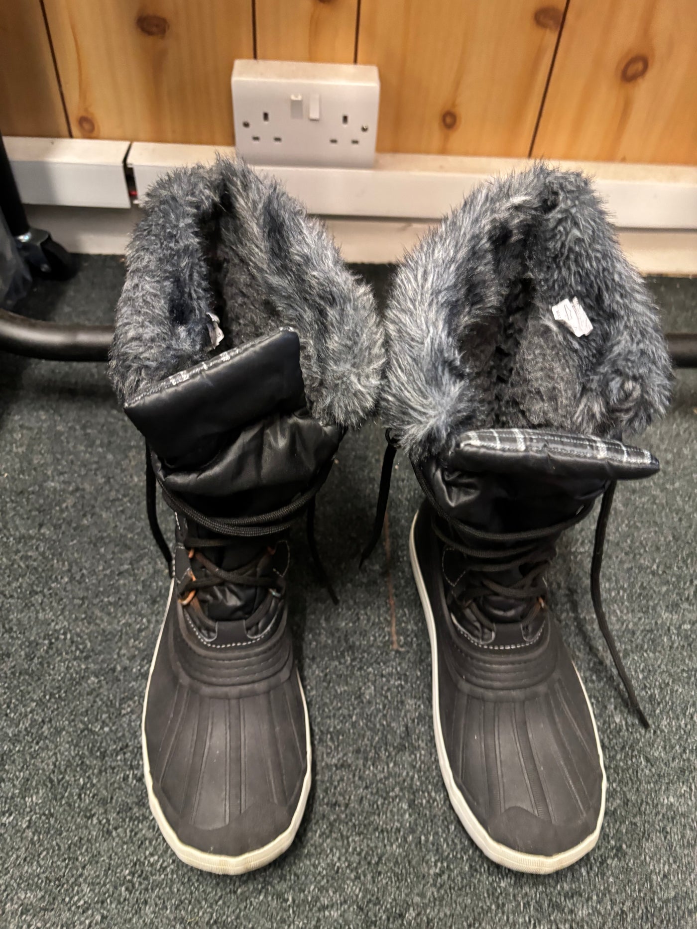 Pre-loved Adult Amelia Boots Size 38/39 (101) Grade B