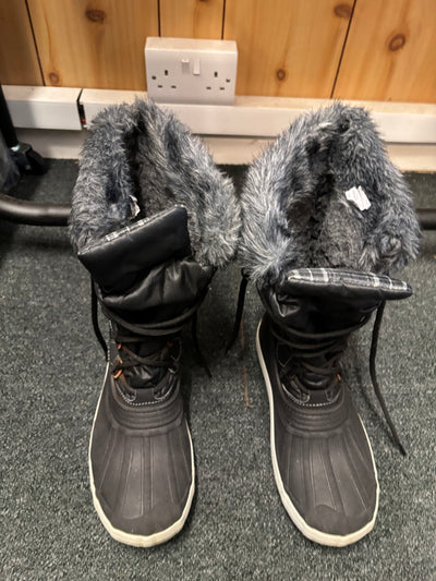 Pre-loved Adult Amelia Boots Size 38/39 (101) Grade B