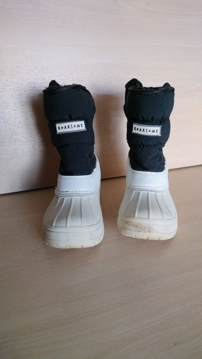 Pre Loved Roarsome (Dinoski) Kids Snow Boots Size EU32 (378)