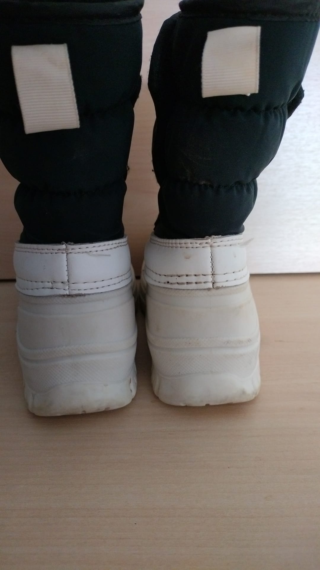Pre Loved Roarsome (Dinoski) Kids Snow Boots Size EU32 (378)