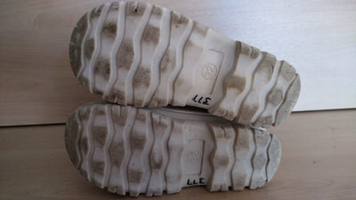 Pre Loved Roarsome (Dinoski) Kids Snow Boots Size EU32 (377)